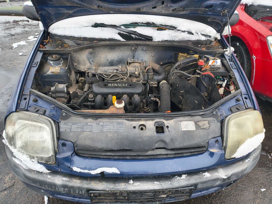 Renault Clio 2000r. 1,2, - na części.
