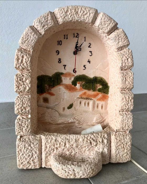 Relógio em pedra c/ luz de presença