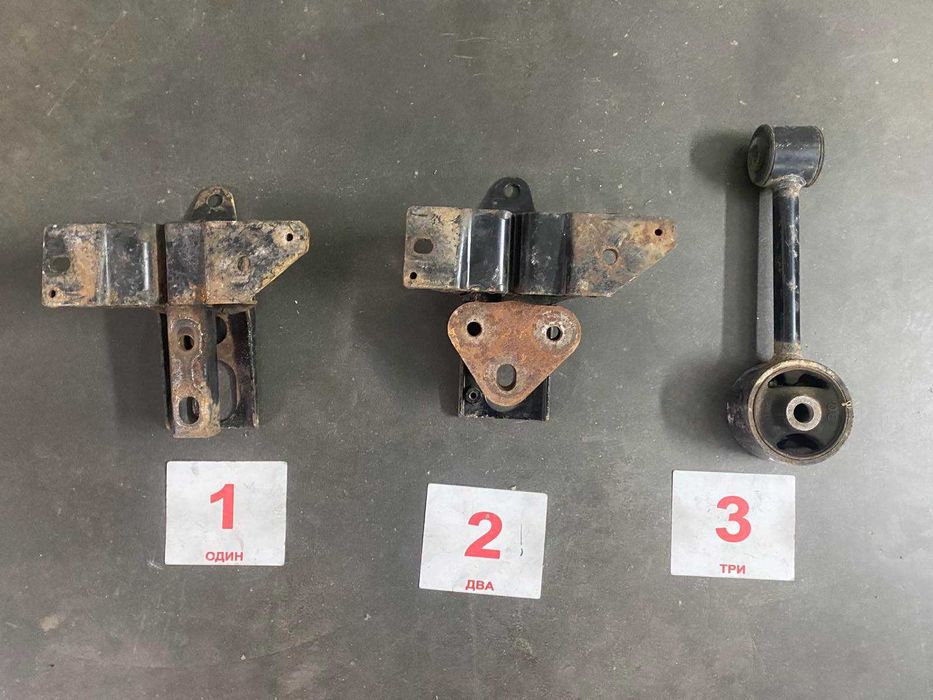 Подушка опора двигуна двигателя КПП Daihatsu Sirion 1.3 05-11р.