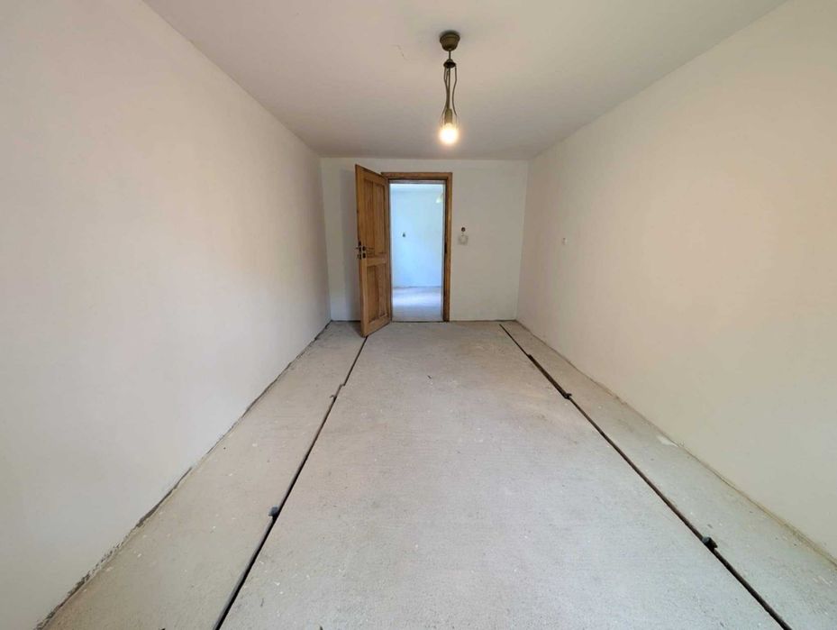 Dom wolnostojący na 33 - arowej działce, Ścinawa