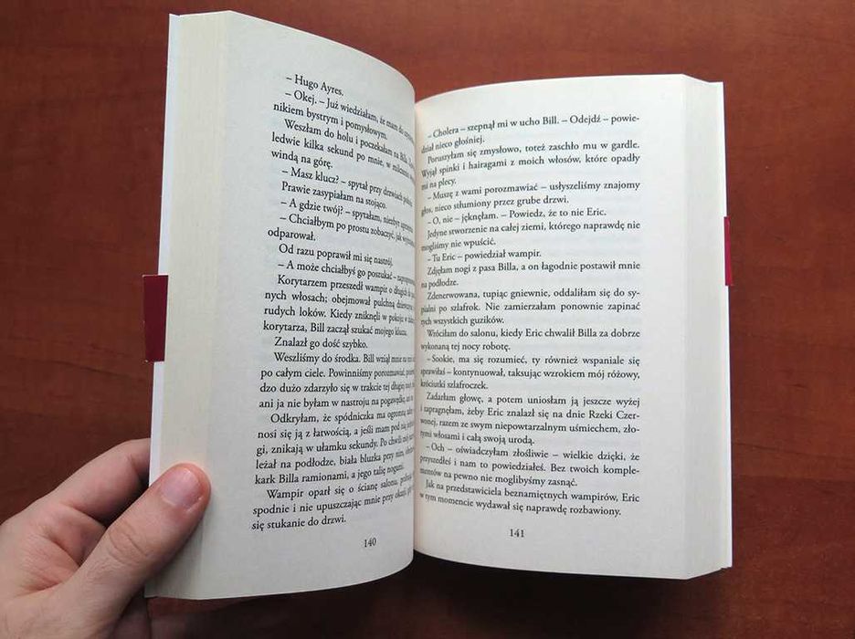 True Blood Czysta Krew U martwych w Dallas Charlaine Harris tom 2