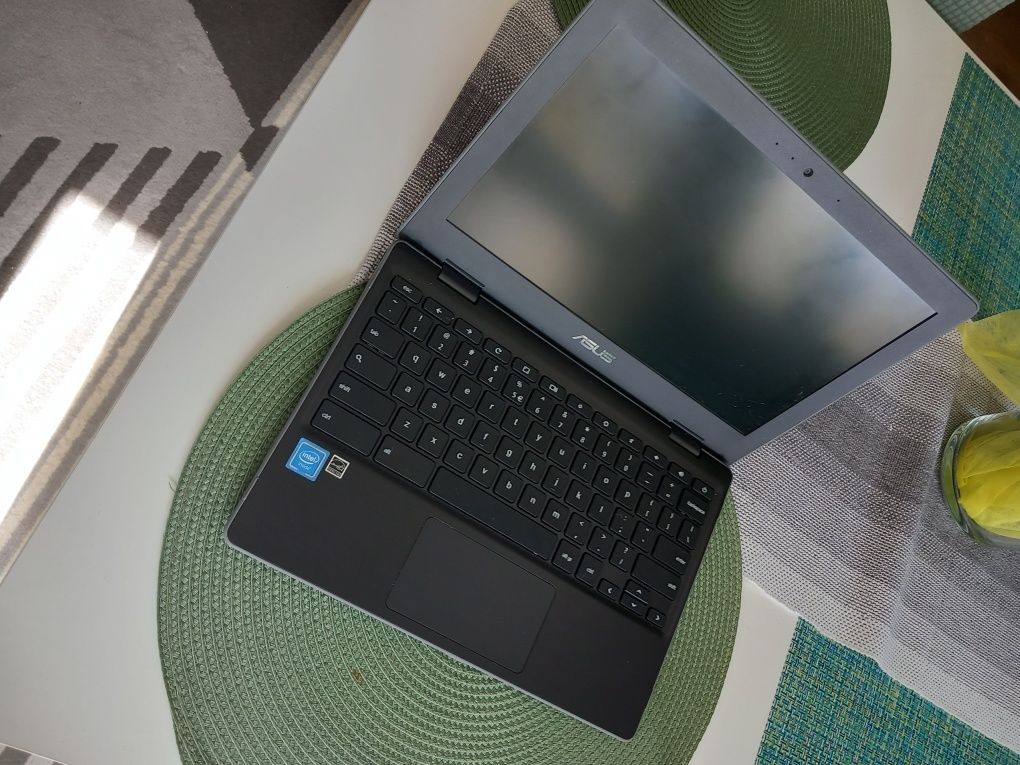 Chromebook Asus , nieużywany.