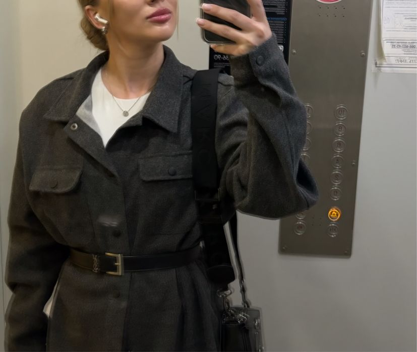 піджак осінь сіре розмір с-м  1 раз вдягалось