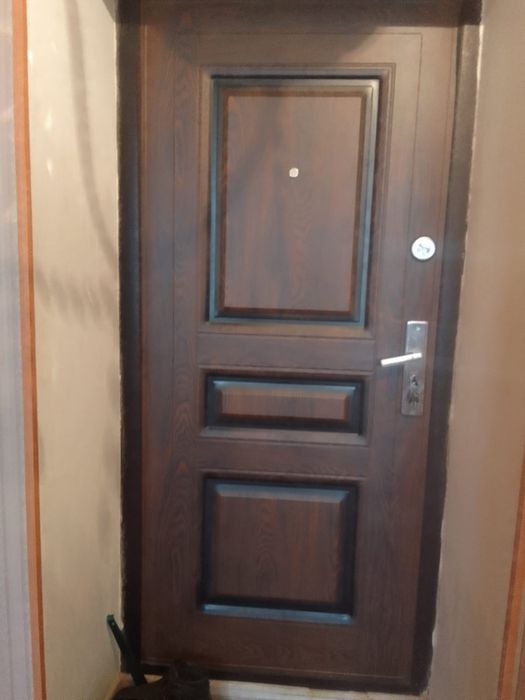 Вхідні двері металеві