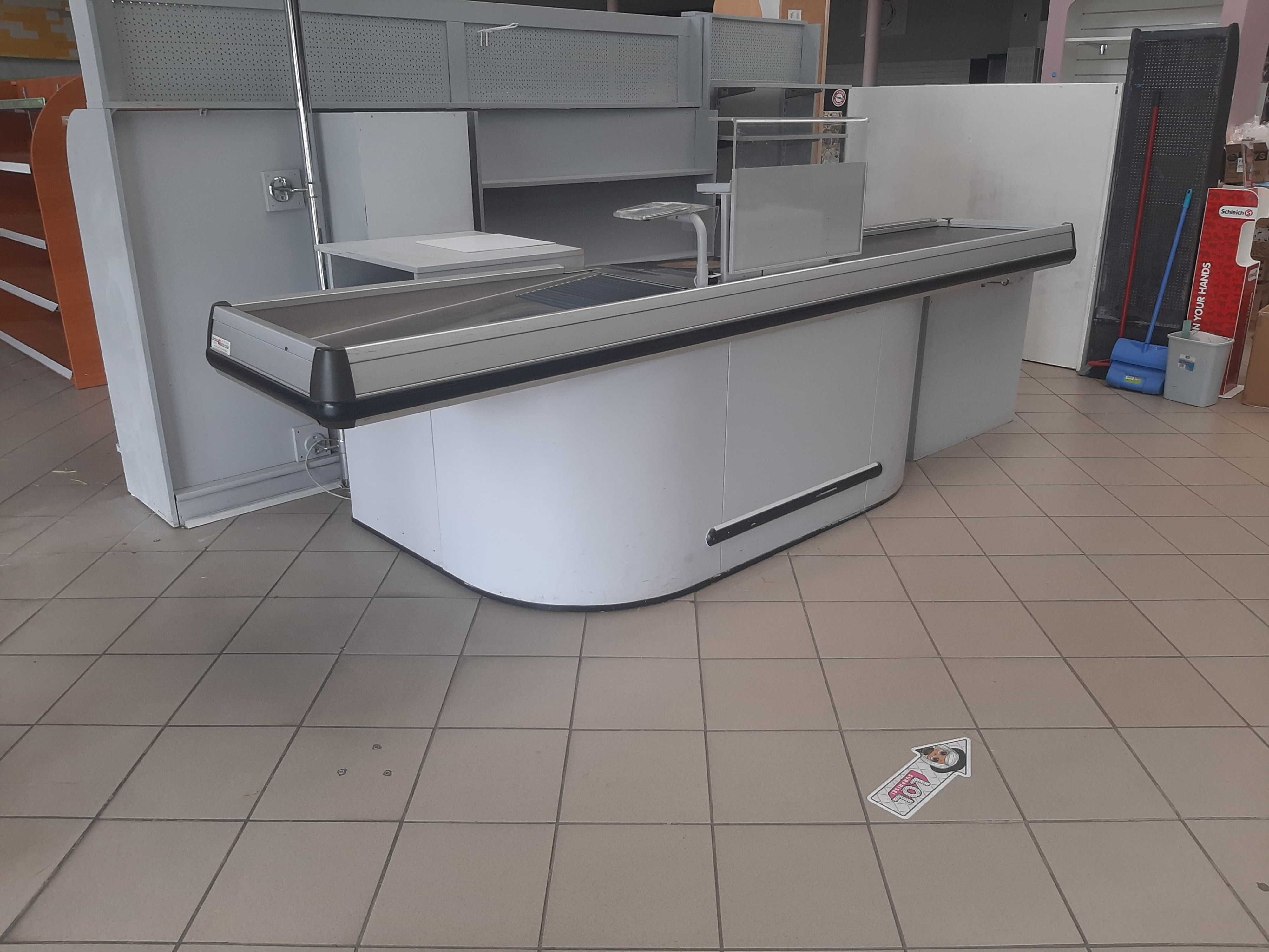 Box kasowy lada stoisko z przesuwaną taśmą i miejscem na towar