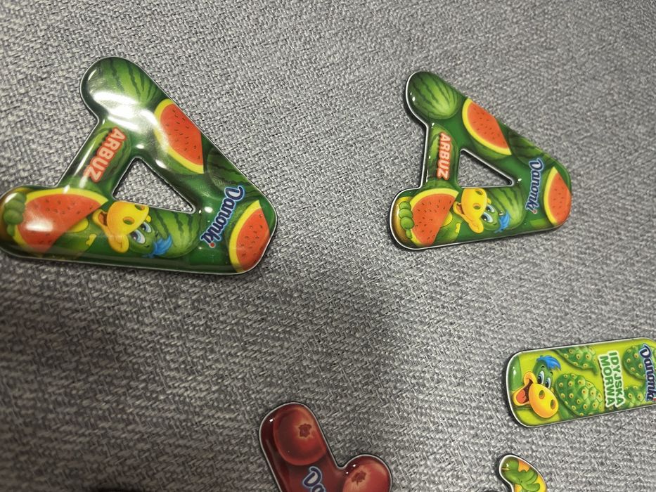 Magnesy literki danonki