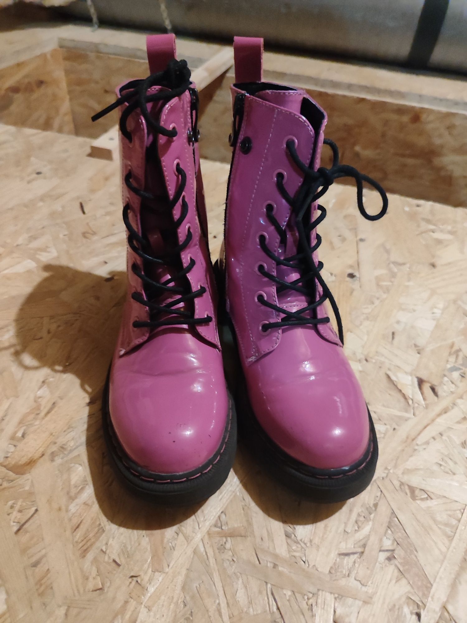 Botki lakierowane 35