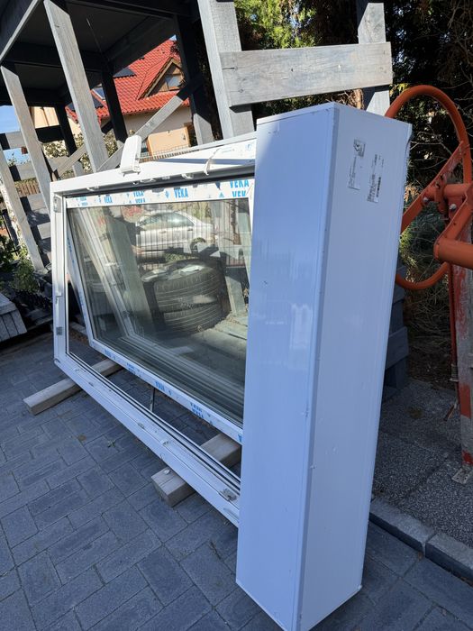Nowe okno balkonowe VEKA 210x117cm z roletą zewnętrzną