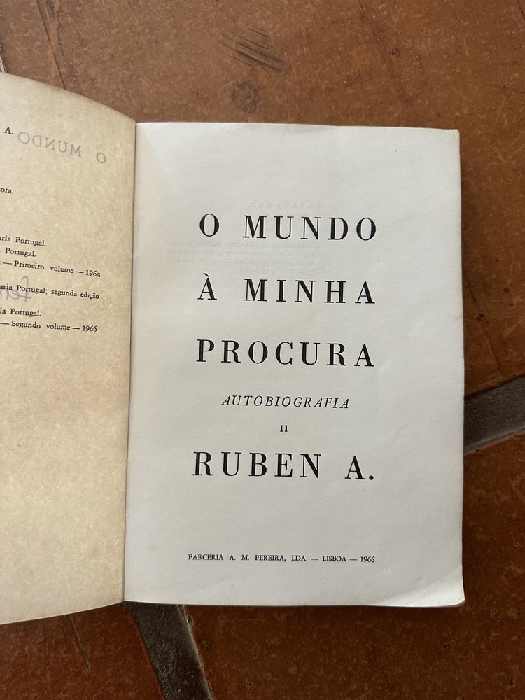Livro O Mundo à minha procura - Autobiografia de Ruben A.