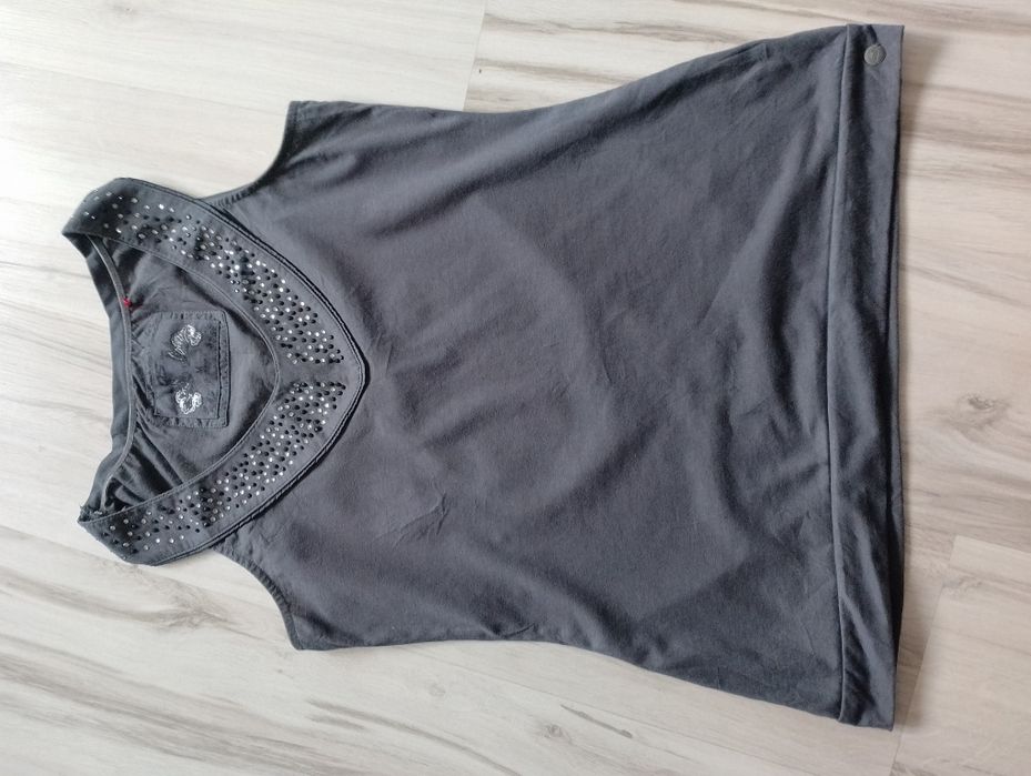 Bluzka na ramiączkach z cekinami