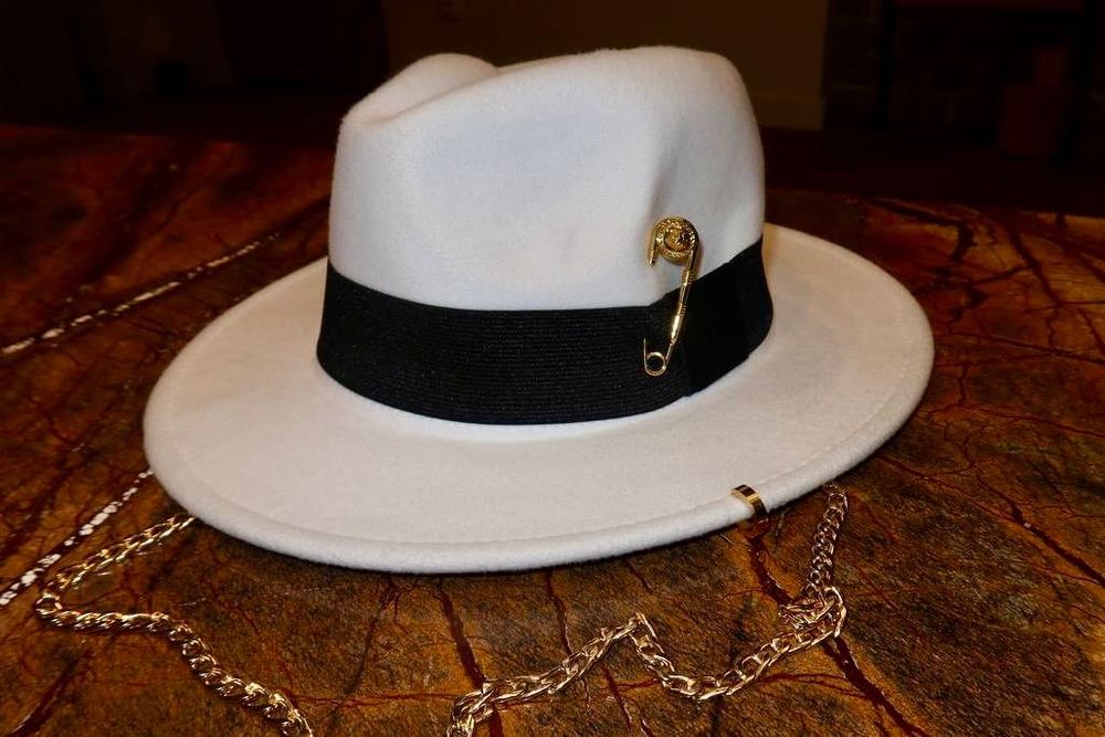 Стильна біла фетрова шляпа з OneLux Shop