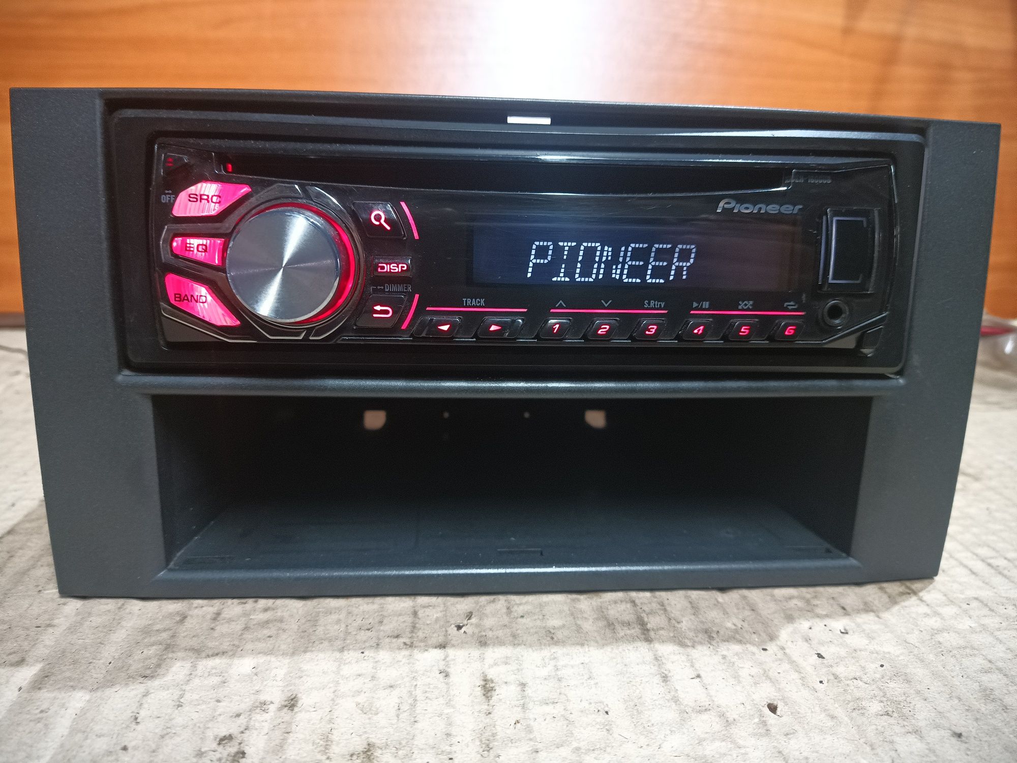 Автомагнітола Pioneer DEH-1600UB USB, AUX,CD