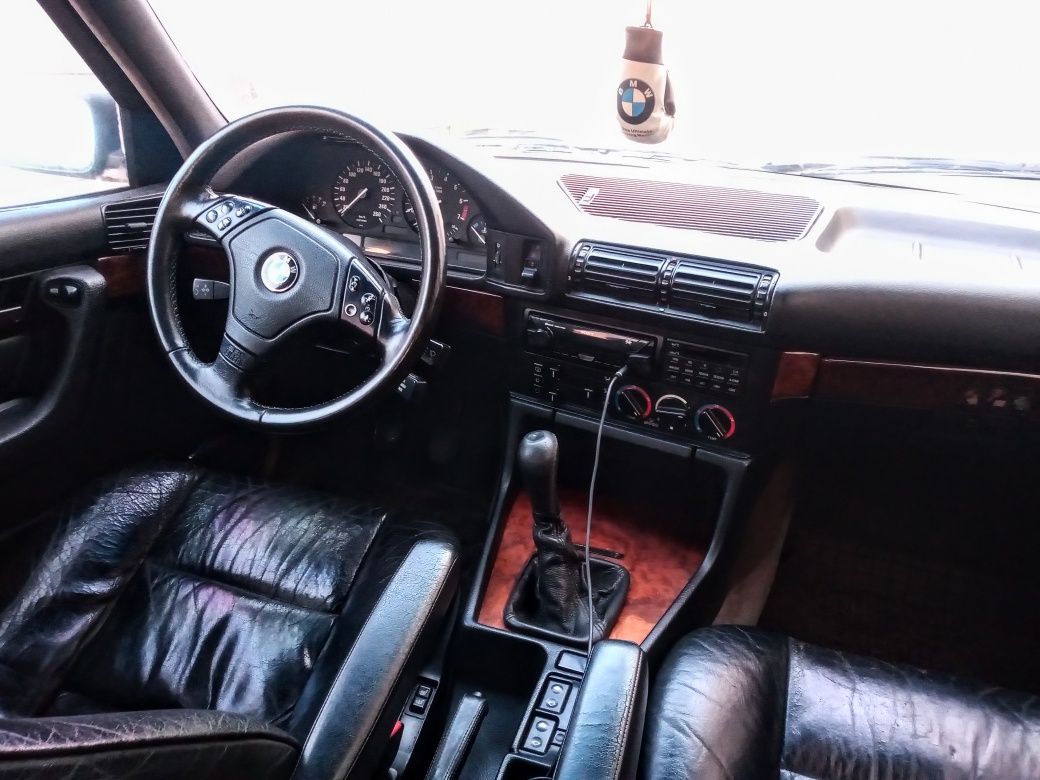 Продам BMW е34 535і