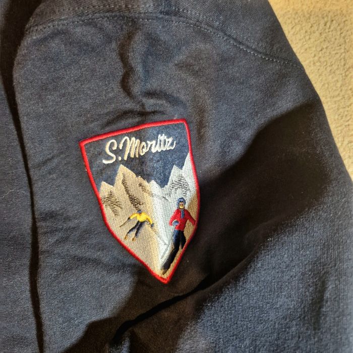 Camisolas com capuz desportivas novas xxl 3xl
Camisola no primeira fot