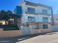 Moradia V4 com piscina no Bairro Alto das Eiras, Santa Iria de Azóia