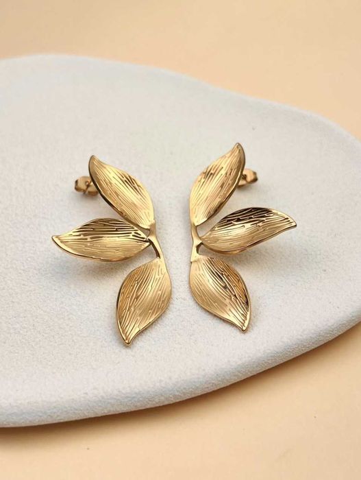Brincos de Folha Estilizada em Aço Inoxidável Dourado - Novo