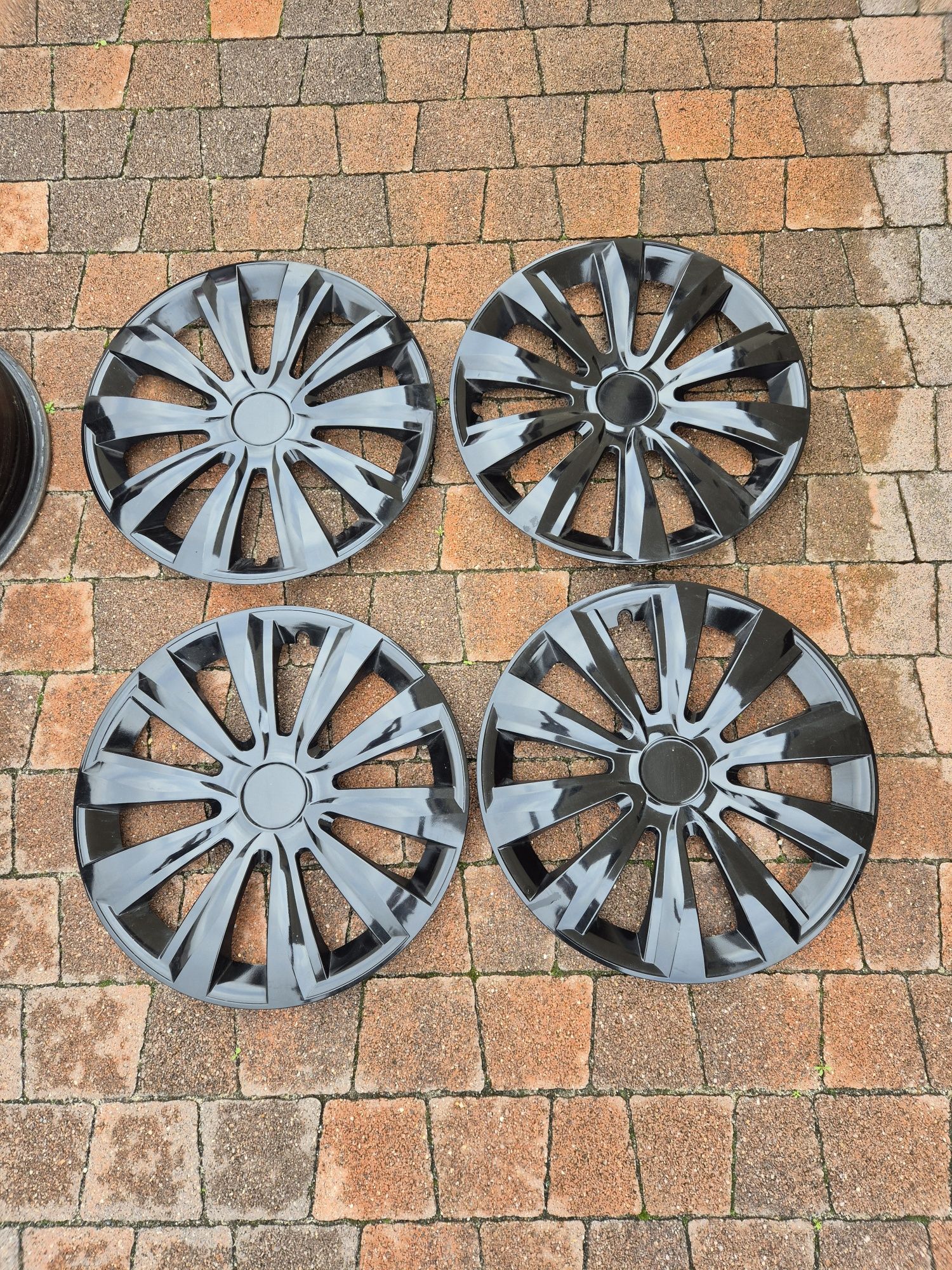 Felgi stalowe 16" 4x108 et20 z kołpakami