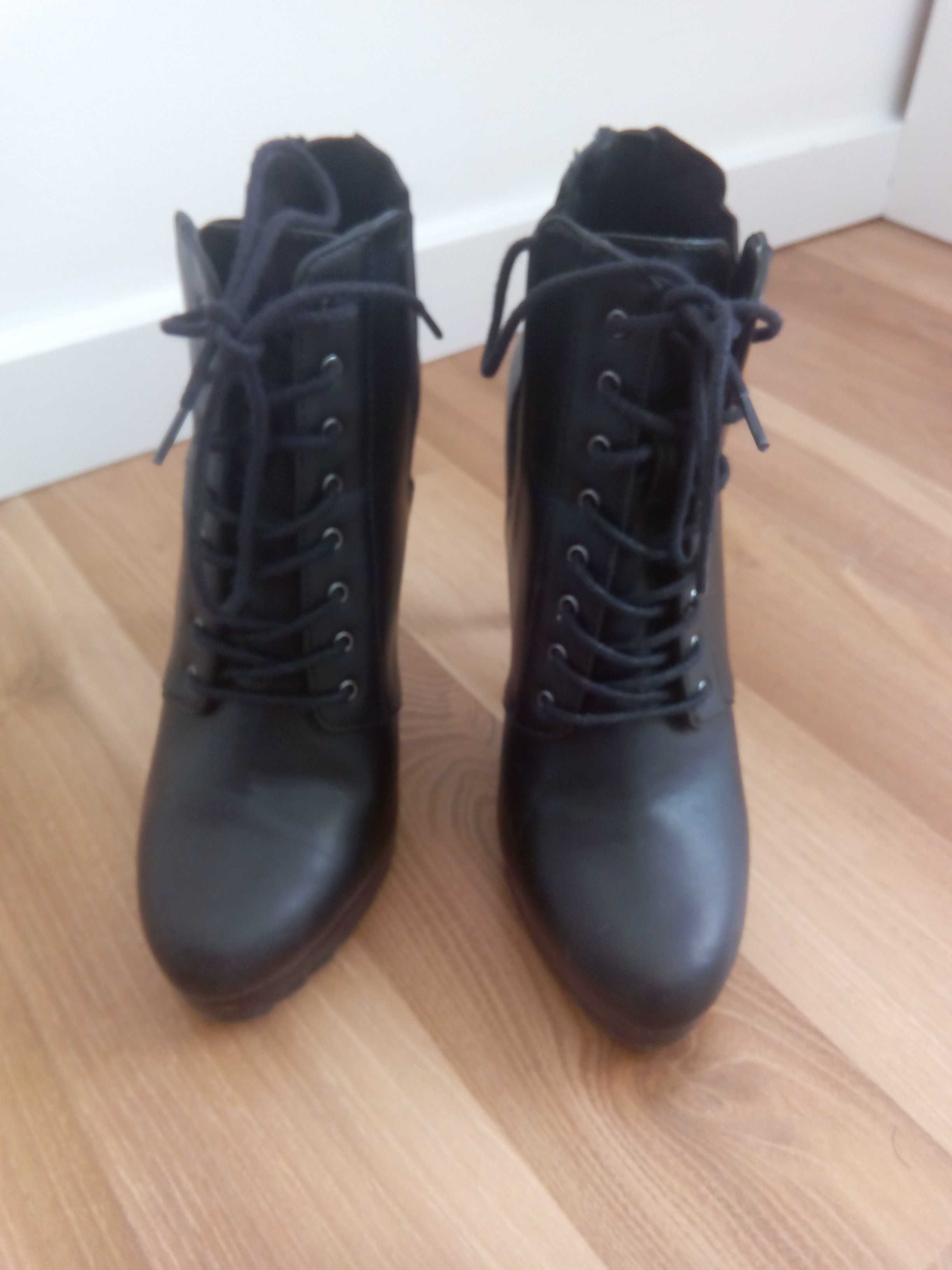 Botas salto alto com atacadores Zara