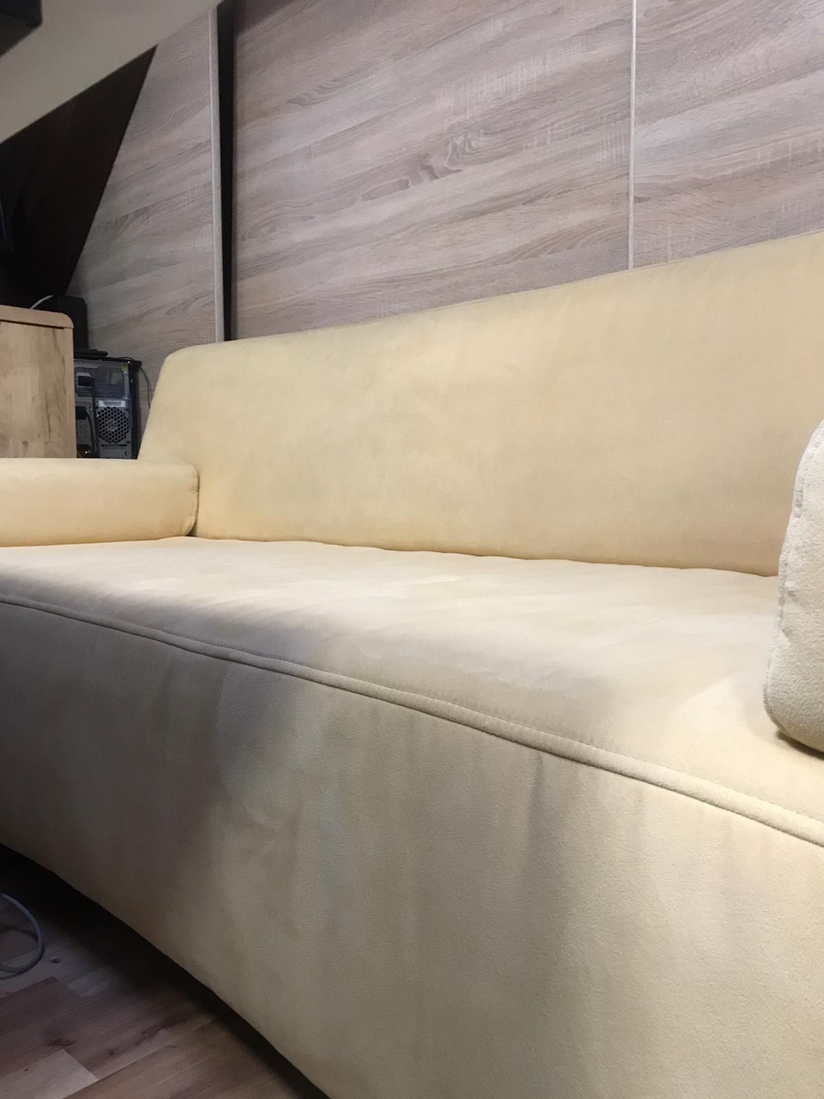 Sofa z podnóżkiem