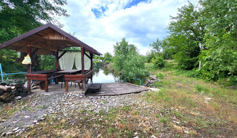 Продаж земельної делянки (11 соток) з ОЗЕРОМ вул. Сонячна.