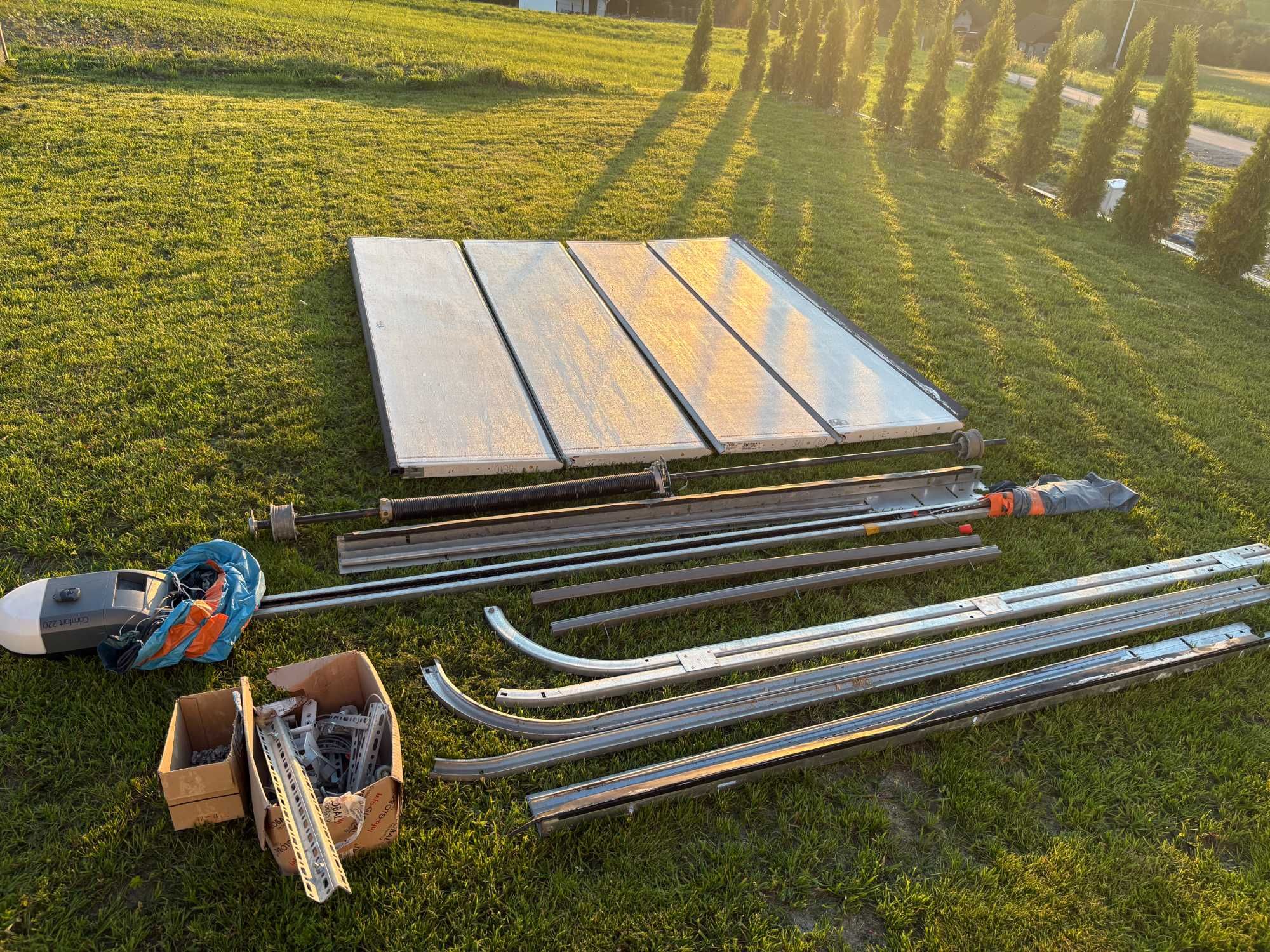 Brama segmentowa 2,4x2,1m z automatem ocieplana