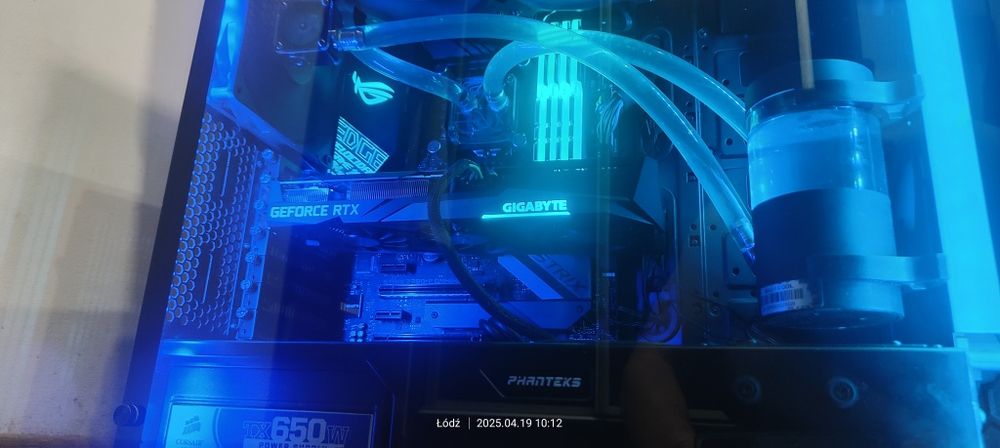 Komputer i7-9700k gskill 32gb  ek corsair magicool rtx 3060ti