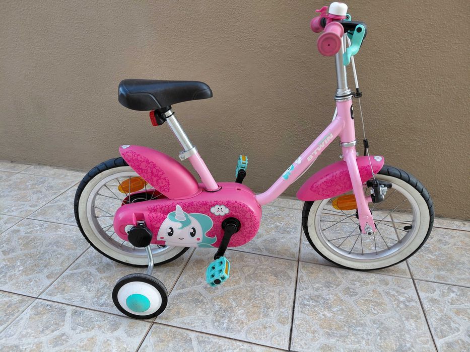 Bicicleta de menina com rodinhas