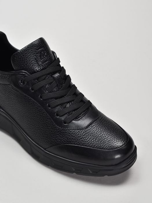 Кросівки Польского бренду