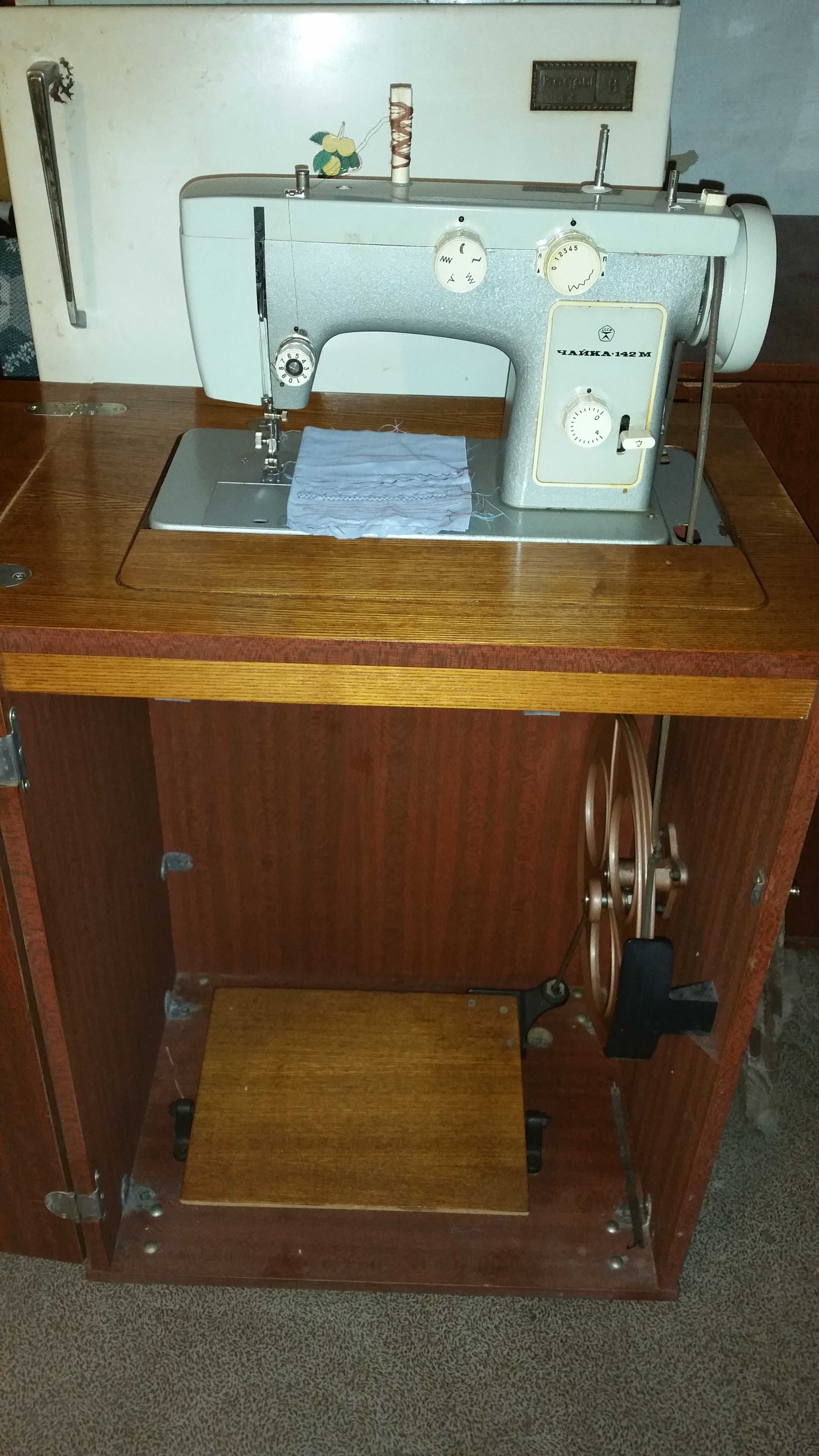 Швейная машинка  Чайка 142М