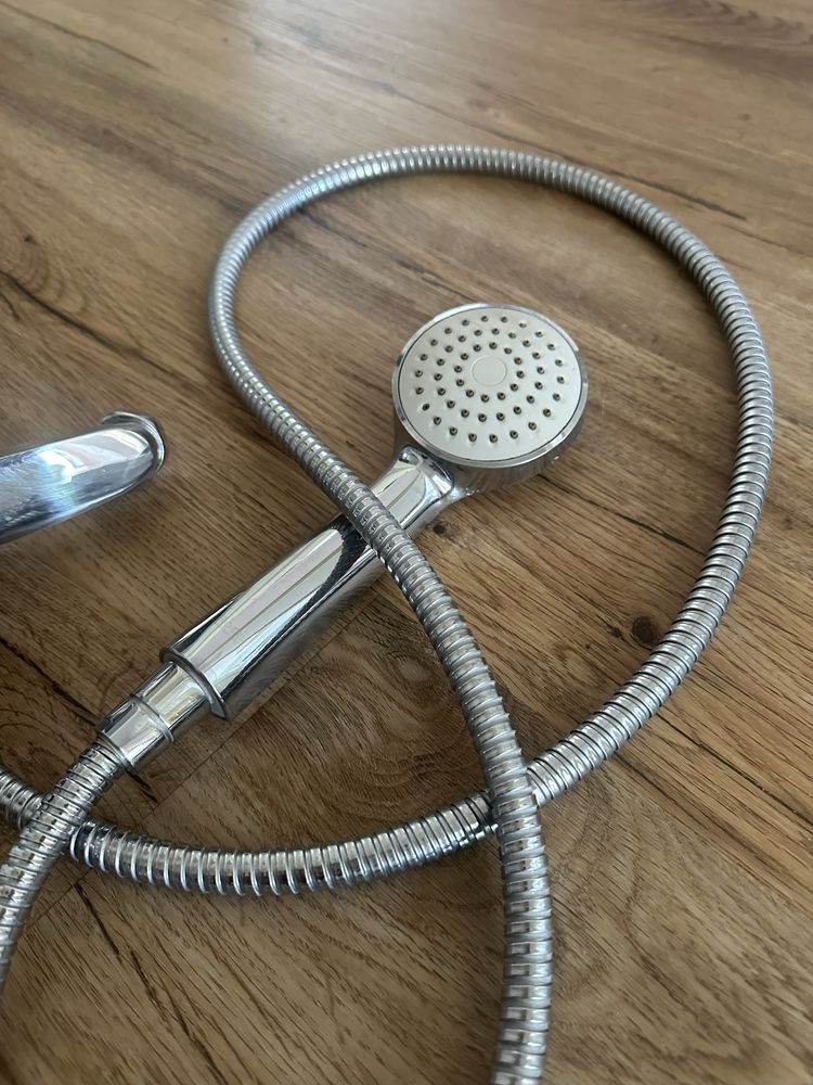 Toneira de banheira com chuveiro