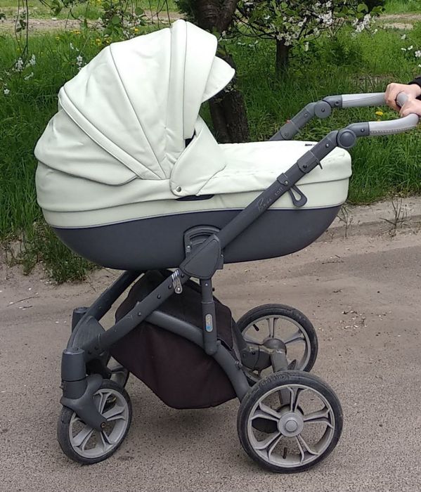 Коляска Roan Bass Soft 2в1