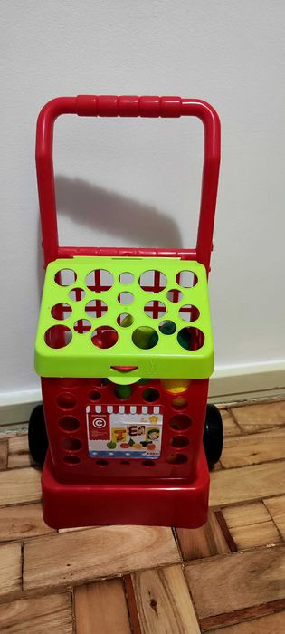 Carrinho de compras com acessórios