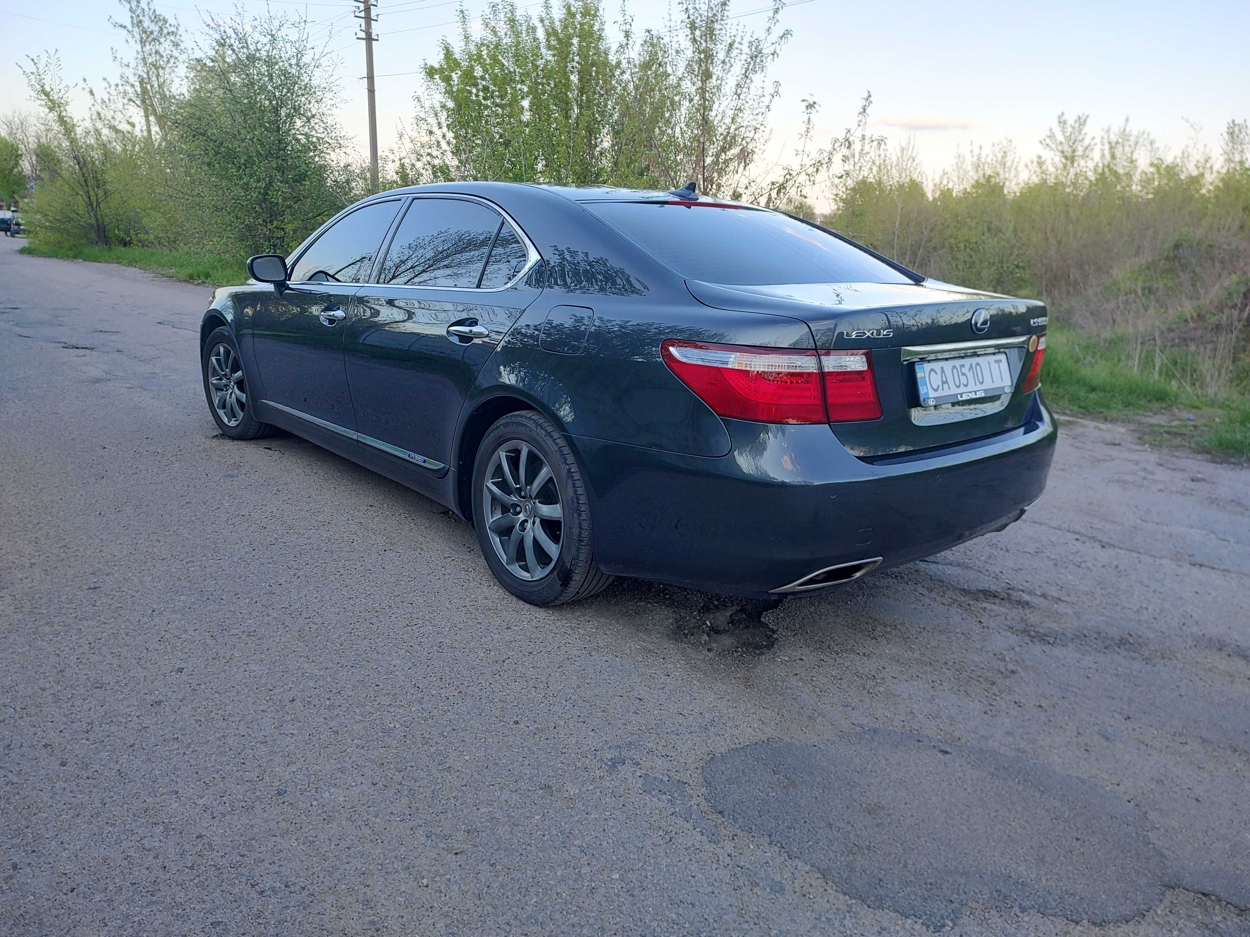 Продаю LEXUS LS 600h