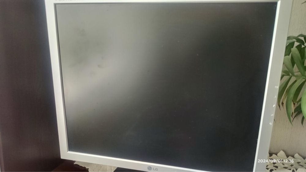 Monitor do komputera 19 cali.