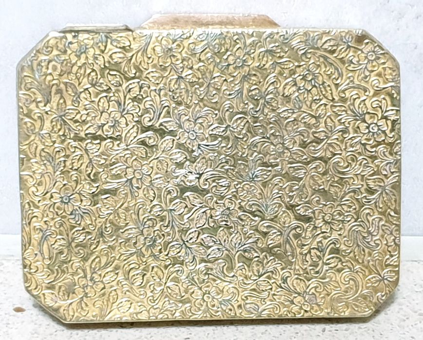 Maravilhosa antiga caixa de rapé italiana com pintura à lupa