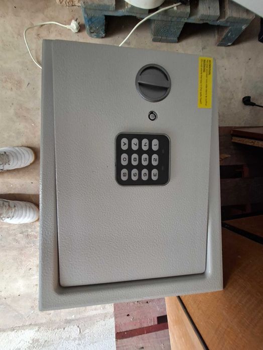 Safe aus Hotelauflösung