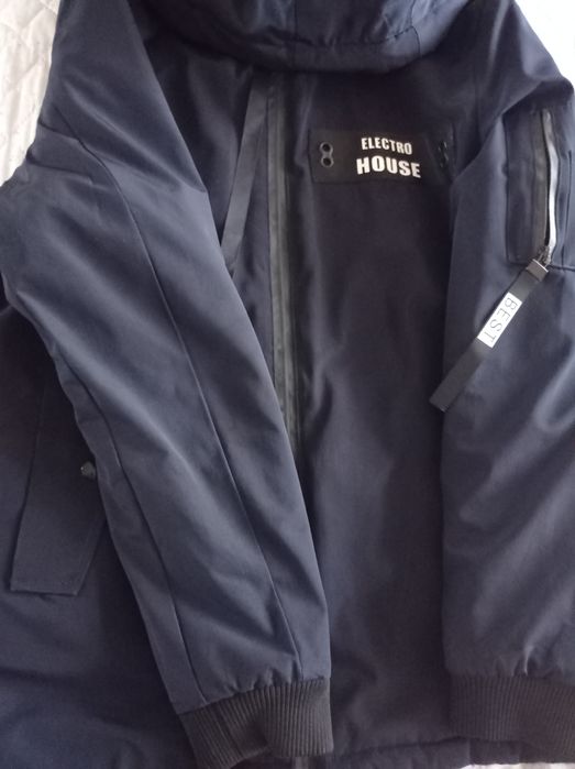 Продам демісезонну чоловічу куртку