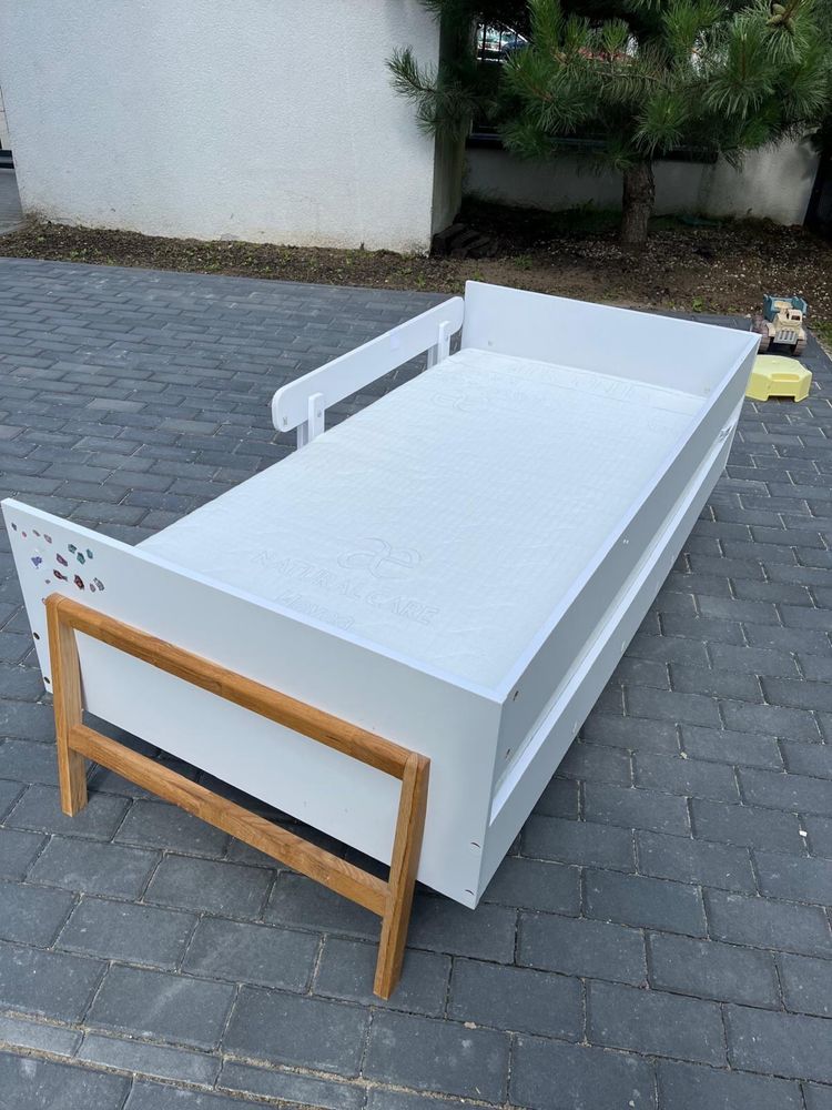 Łożko dziecięce z materacem