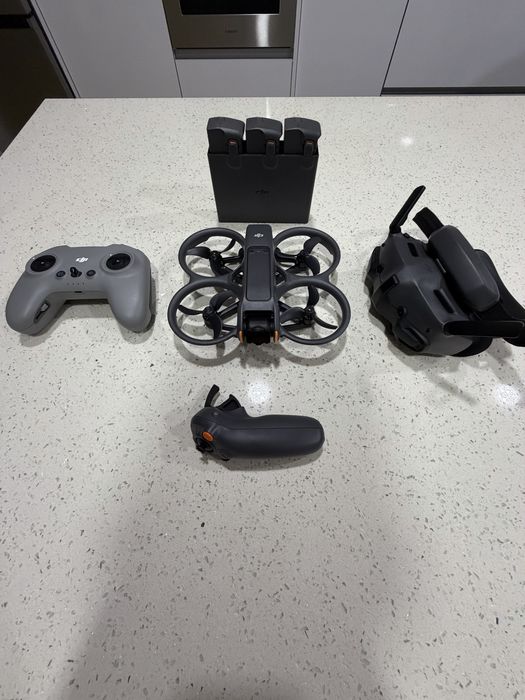 DJI Avata 2 Fly more combo (3 baterias) + DJI FPV remote controller 3