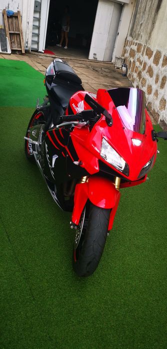CBR 600rr, ano 2006,com apenas 5940km.