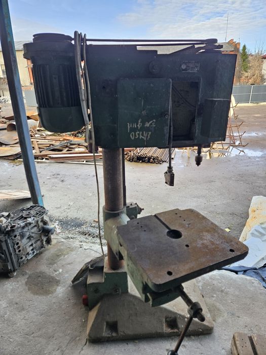 Вертикально сверлильний станок