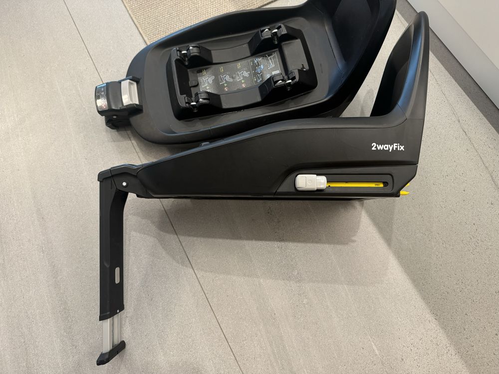 Fotelik Maxi Cosi 2wayPearl + Baza Maxi Cosi 2wayFix na ISOFIX
