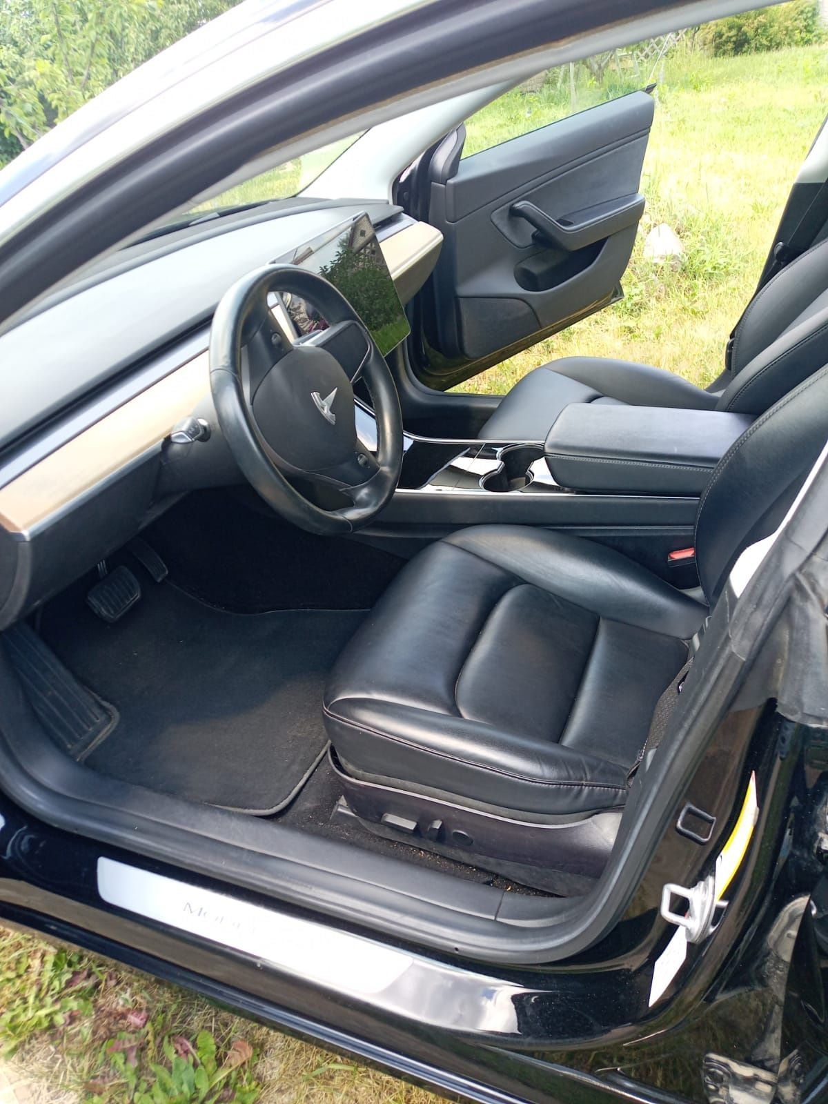 Продам авто tesla model 3