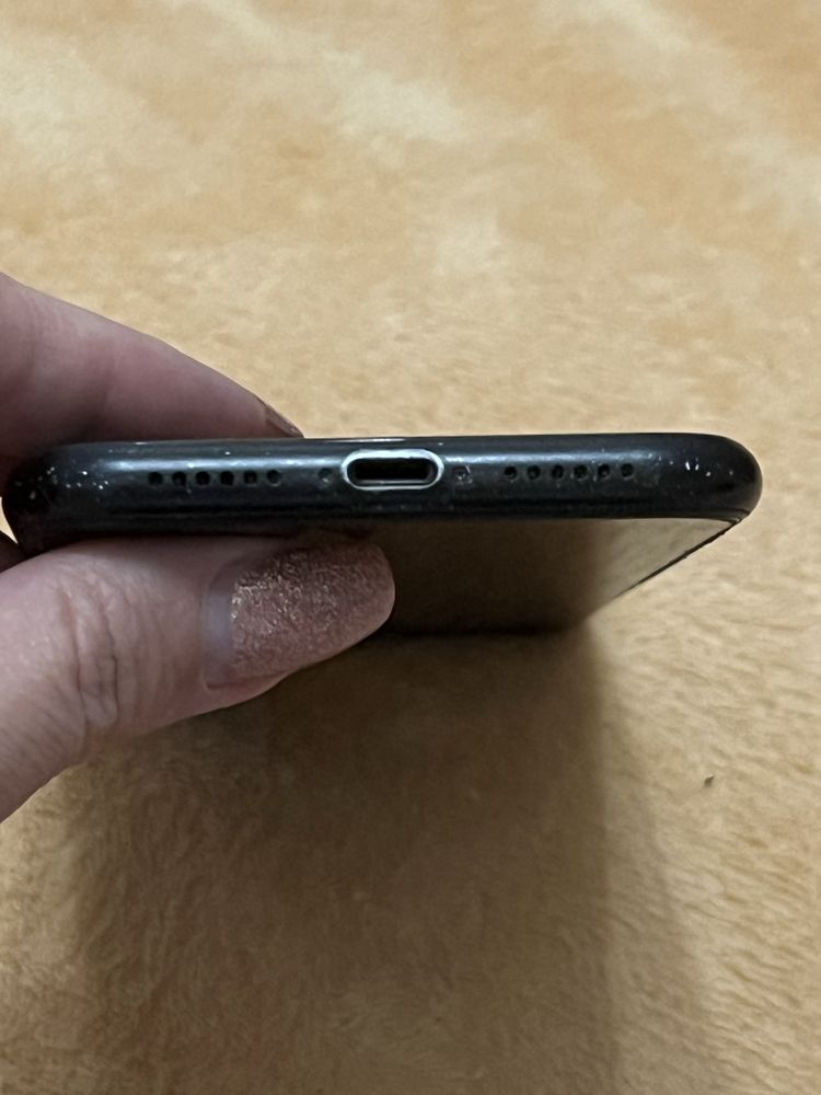 Продам телефон iphone XR