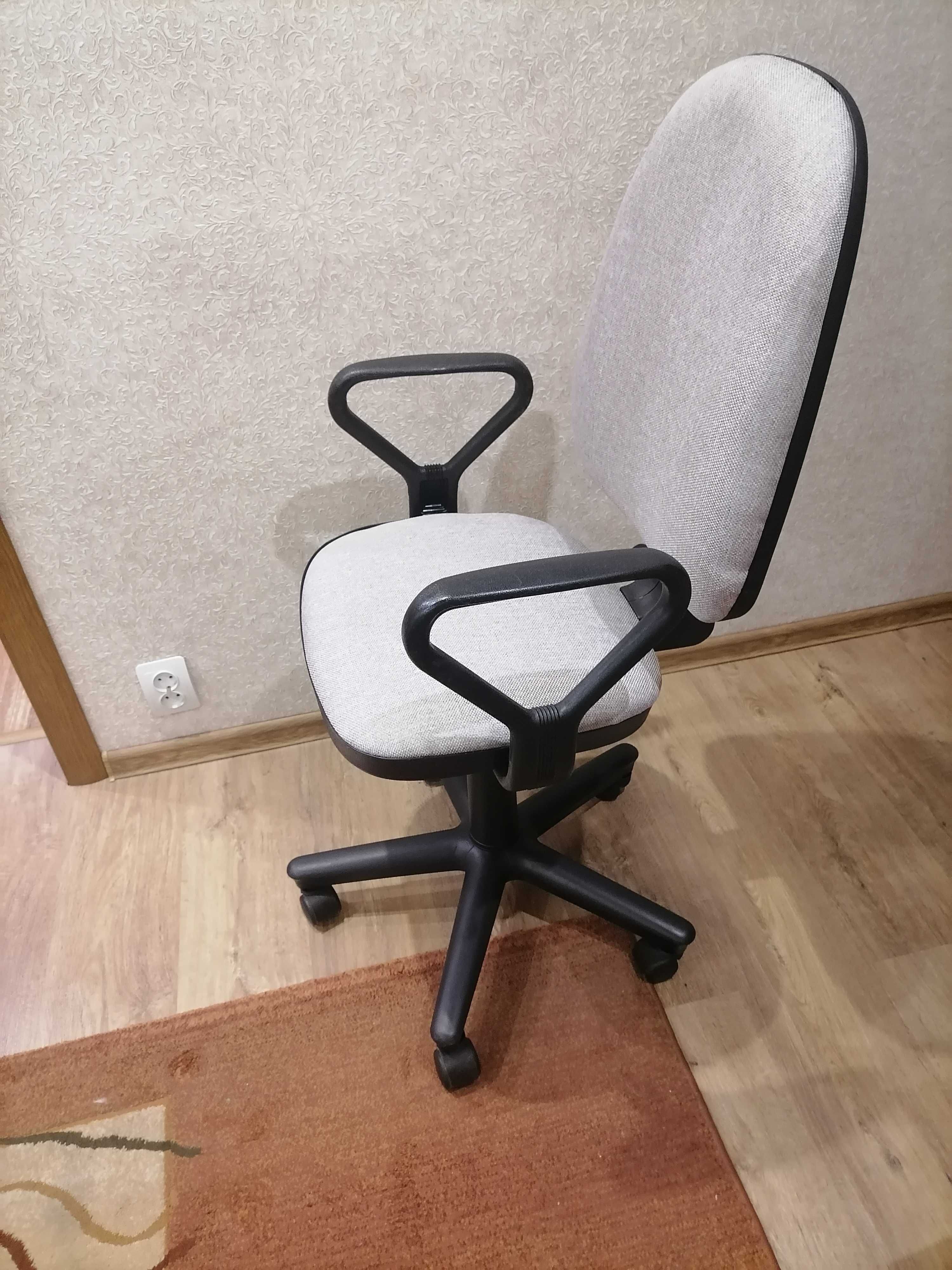 Крісло компютерне , офісне.