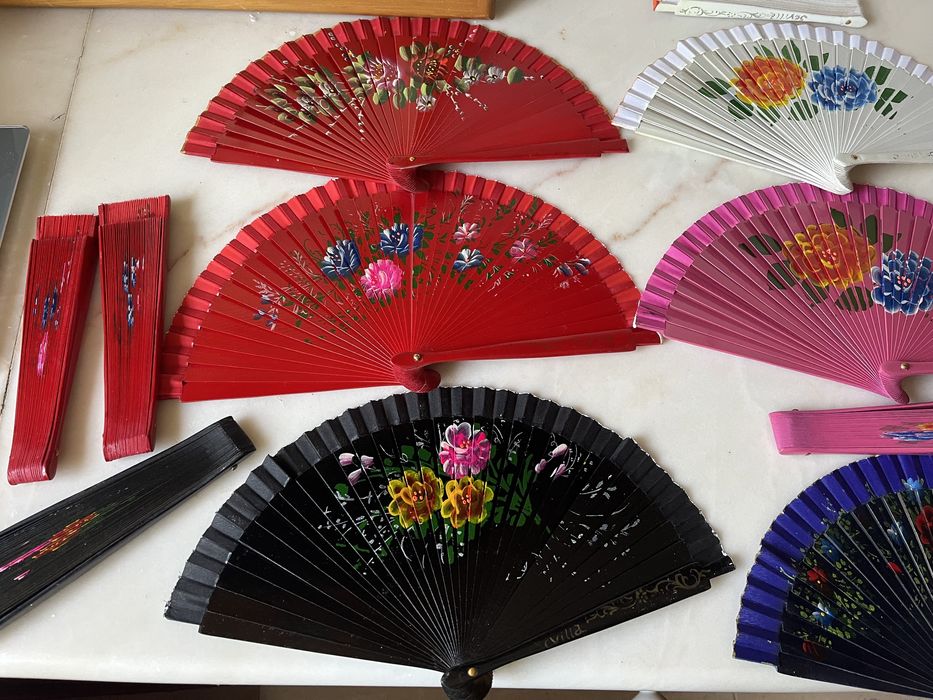 Leques NOVOS médios pintados à mão - 19 cm