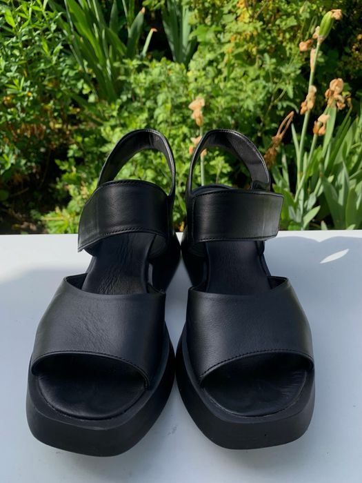 босоніжки на платформі