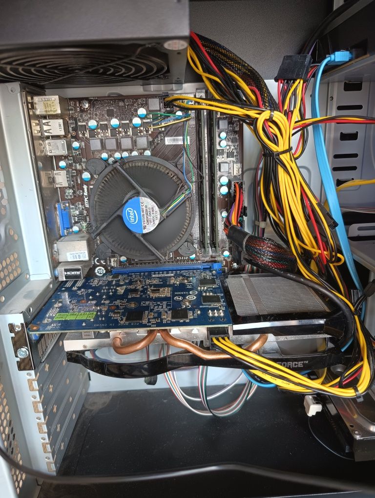 PC Komputer stacjonarny Intel Core i5, Monitor 22, mysz i klawiatura