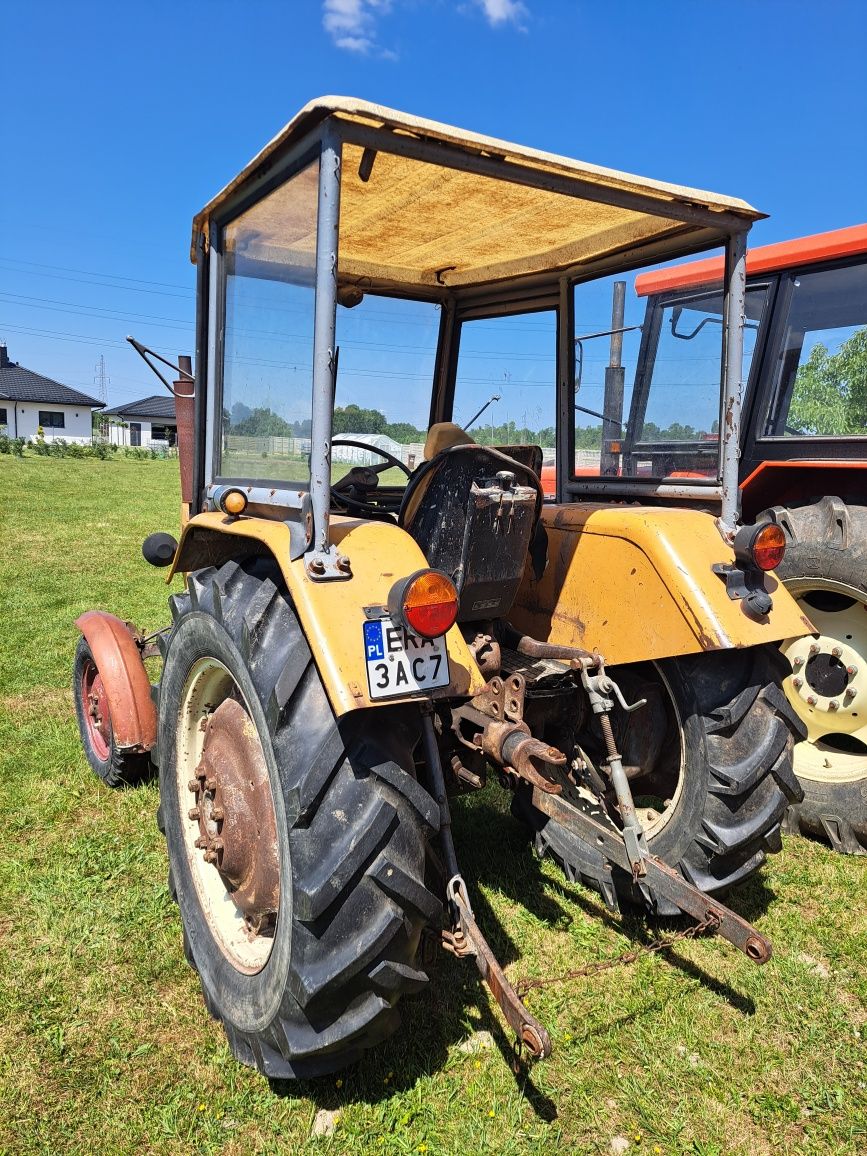 Kabina z błotnikami i maską