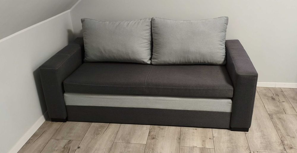 Sofa rozkladana dwuosobowa z pojemnikiem na pościel